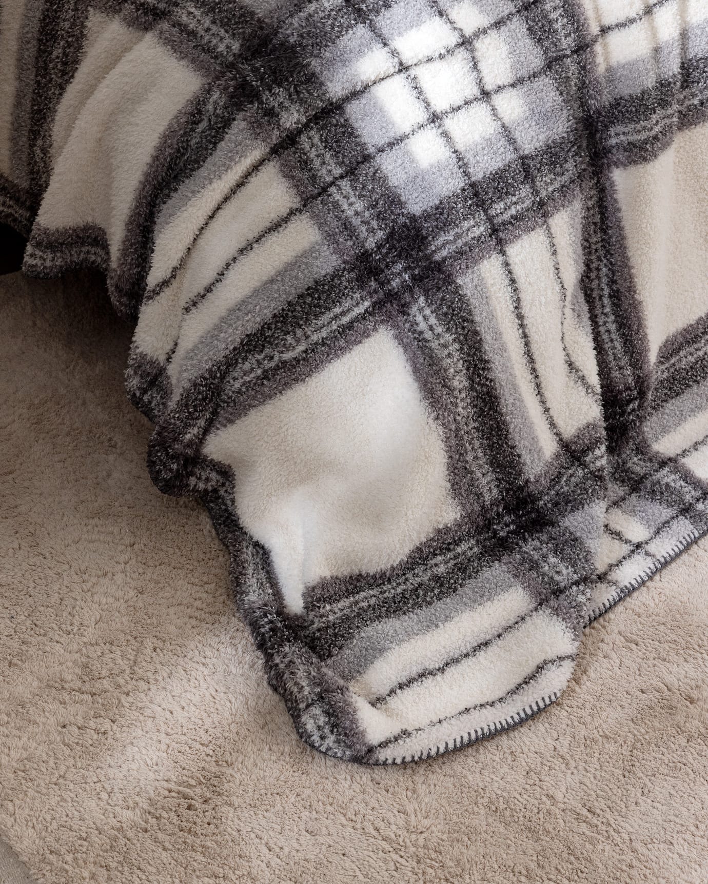 Luxurious Sherpa Blanket - Ultra-Soft & Reversible Design