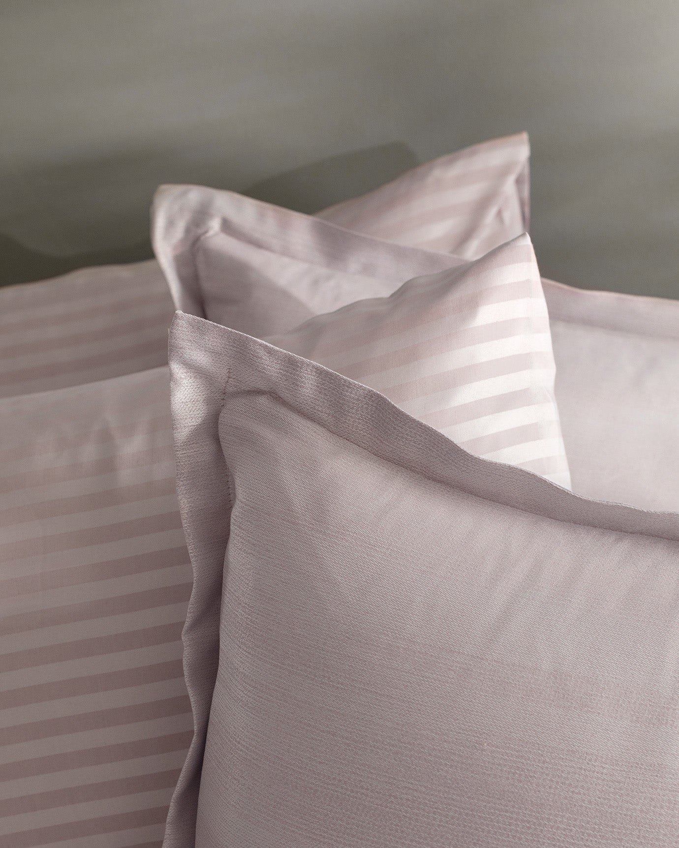 Jacquard Sateen Duvet Cover Set - Elegant & Soft Family Bedding