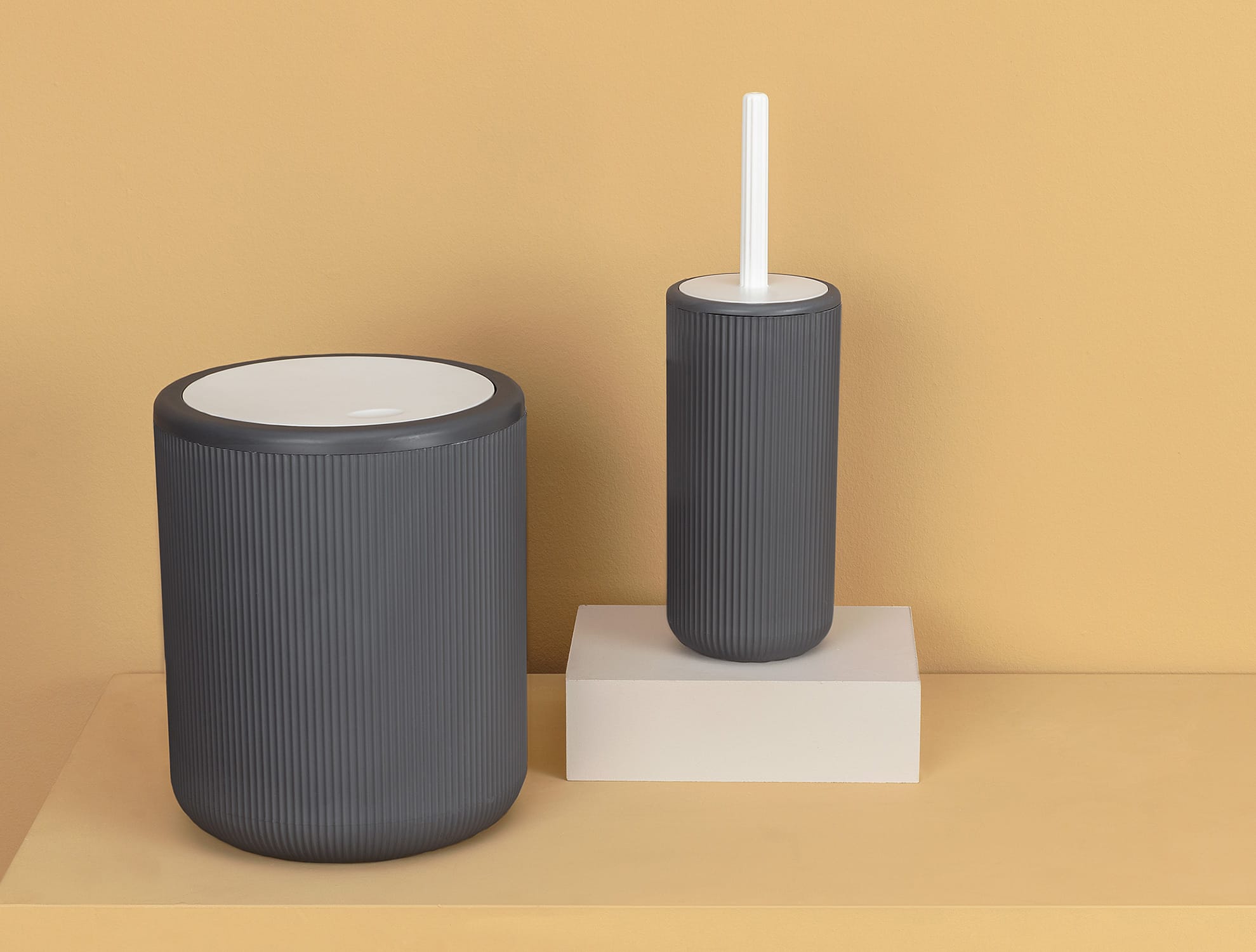 Elegant 2-Piece Bathroom Accessory Set