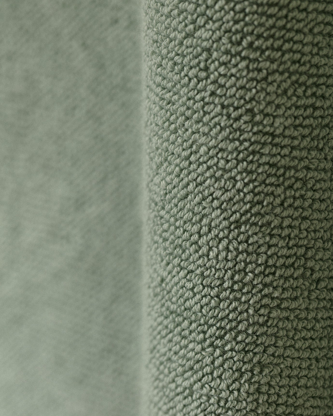 100% Cotton Bath Towel - Luxurious Softness & High Absorbency