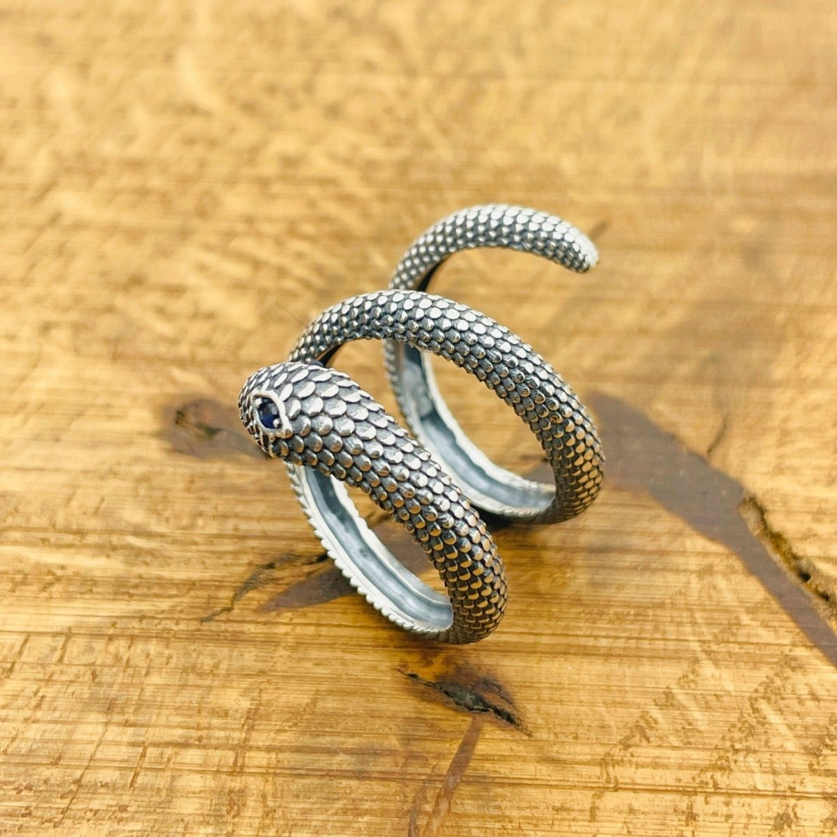 Adjustable Blue Snake Eyes Ring - TryAladdin