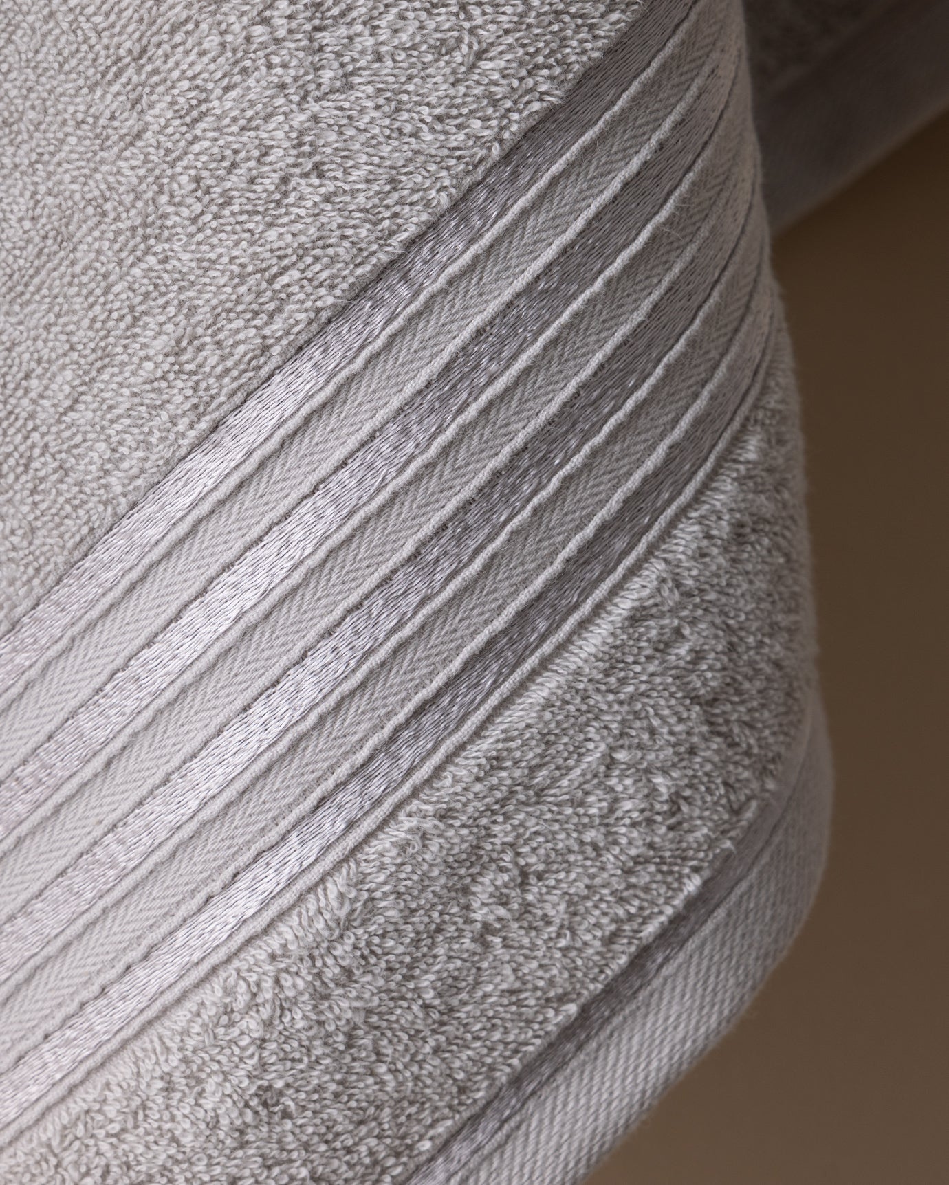 Luxe 100% Katoenen Pluche Badhanddoek - Zacht & Absorberend - Lichtgrijs