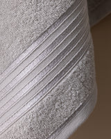 Luxe 100% Katoenen Pluche Badhanddoek - Zacht & Absorberend - Lichtgrijs