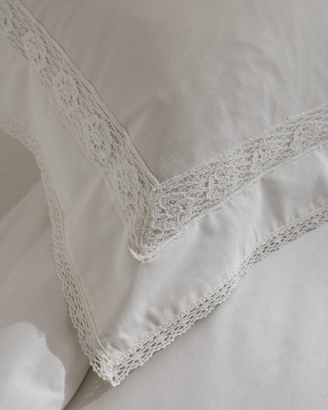 Kaviera Embroidered 100% Cotton Double Size Duvet Cover Bedding Set
