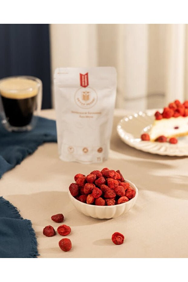 Antep Pazari Premium Freeze - Dried Strawberry Chips - 15g - TryAladdin