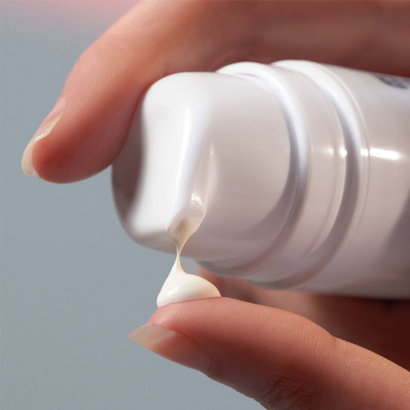 Anti - Aging Broad Spectrum Moisturizer SPF50 with White Tea & Peptides - TryAladdin