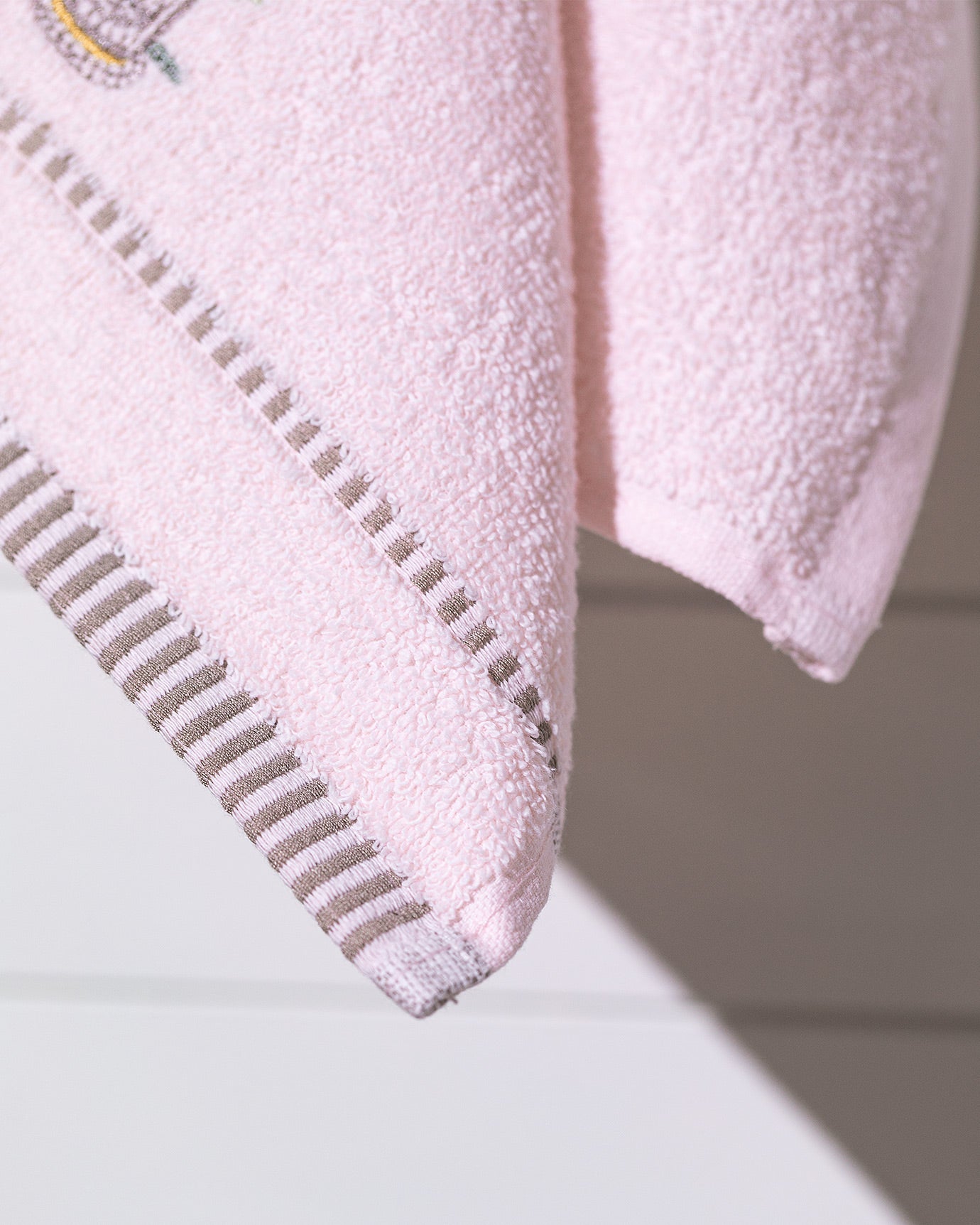 Curtice Geborduurde Handdoek - Premium Badkamer- & Gastendecoratie