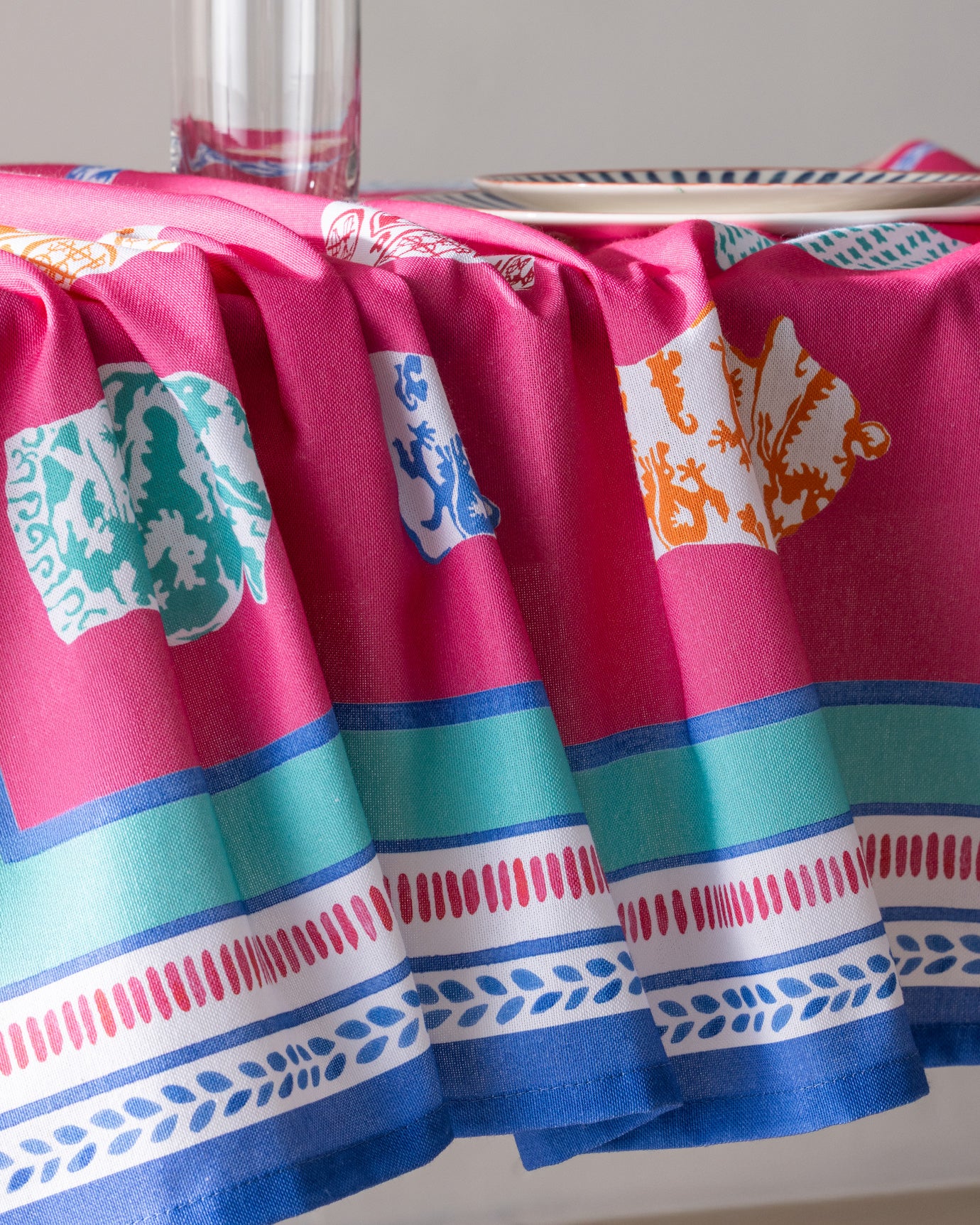 Polycotton Blend Tablecloth - Everyday Elegance