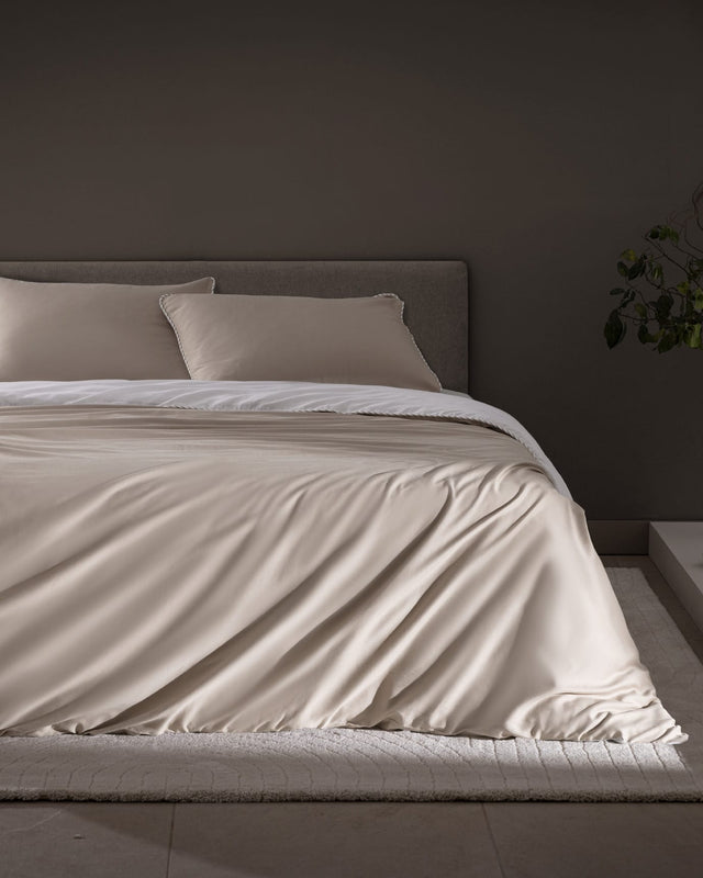 Verne King Size 100% Cotton Sateen Printed Piped Bedding Set - Beige/White