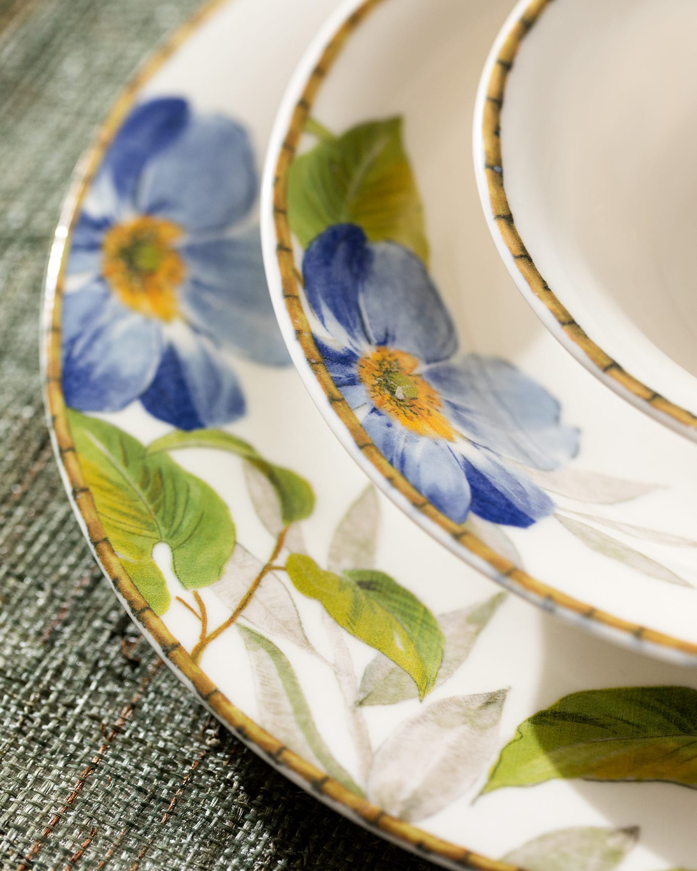 New Bone China 6-Person Dinner Set - Elegant Lumière Design