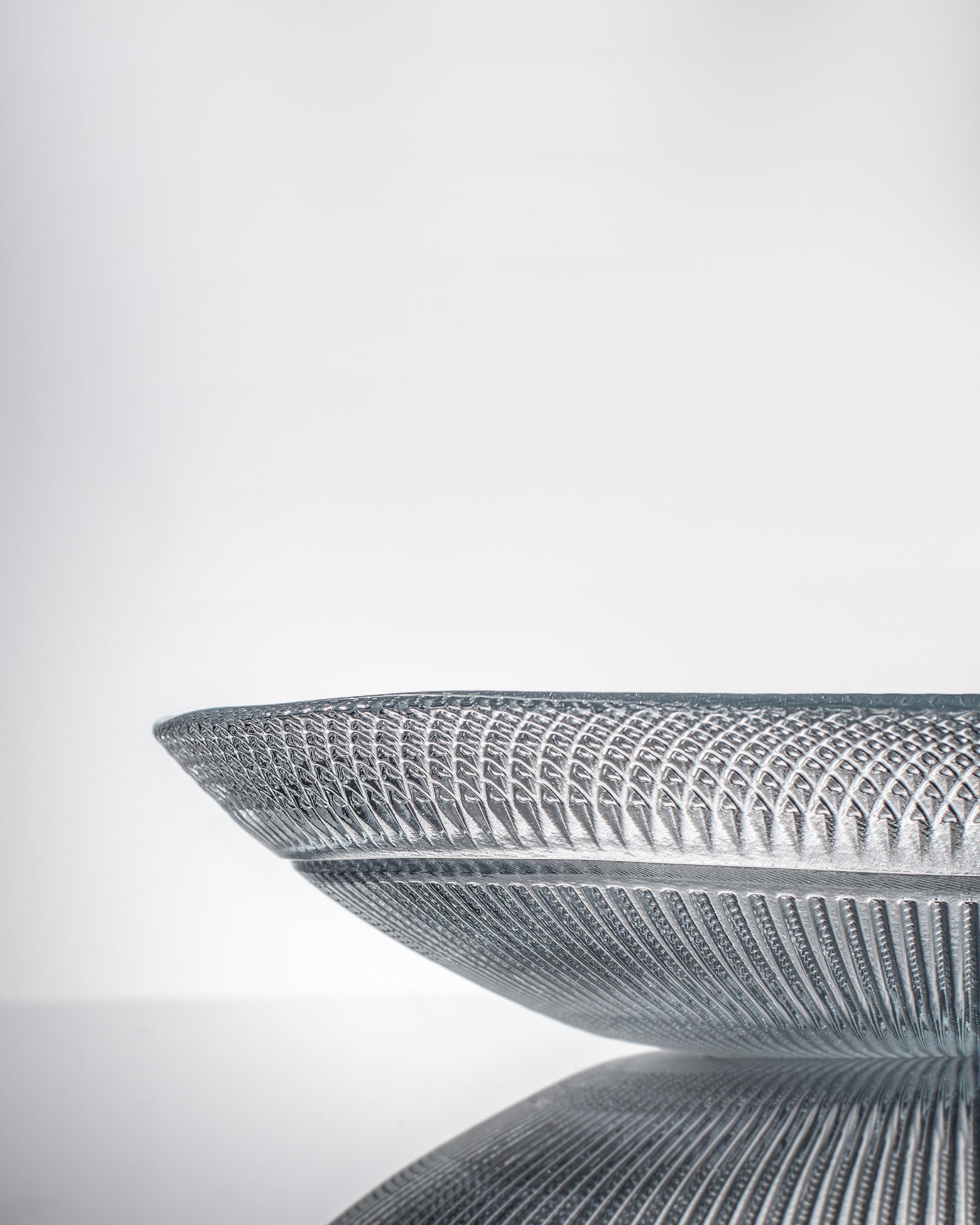 Versatile Clear Glass Salad Bowl - Elegant Serving for Any Occasion