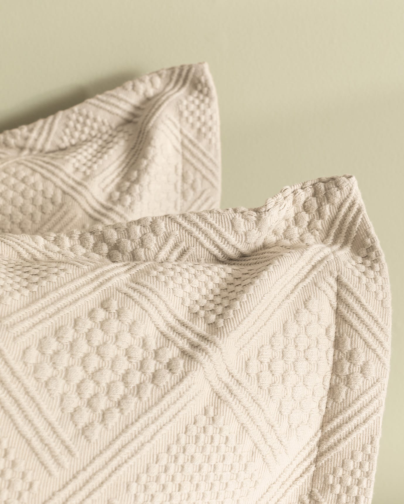 King Size Triangle Pattern Bed Cover