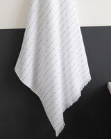 Osuška z bavlněné směsi - měkká, savá, bílý a šedý design