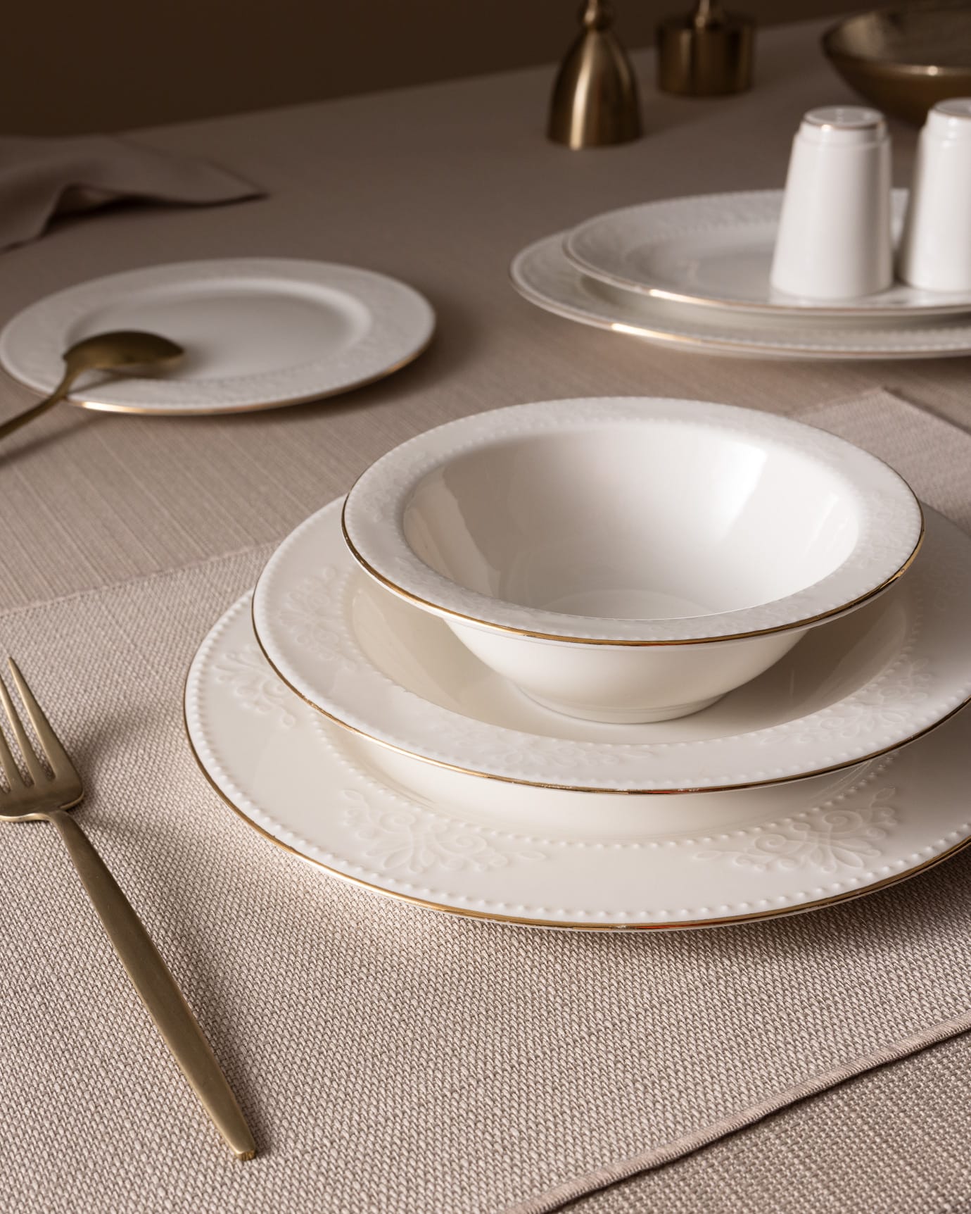 New Bone China 6-Person Dinnerware Set - Elegant White & Gold
