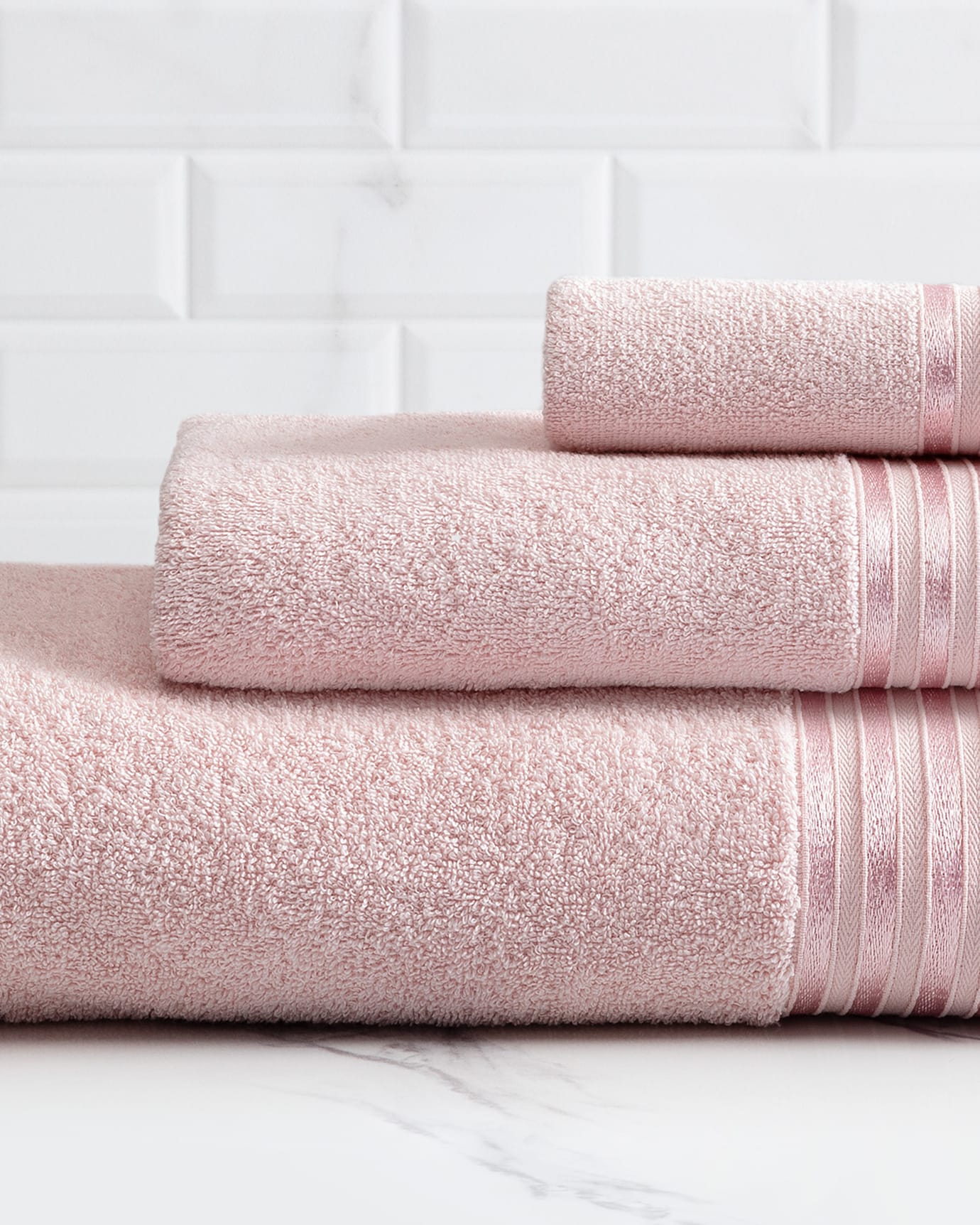 Serviette de bain 100 % coton - Design bordure Maynor doux