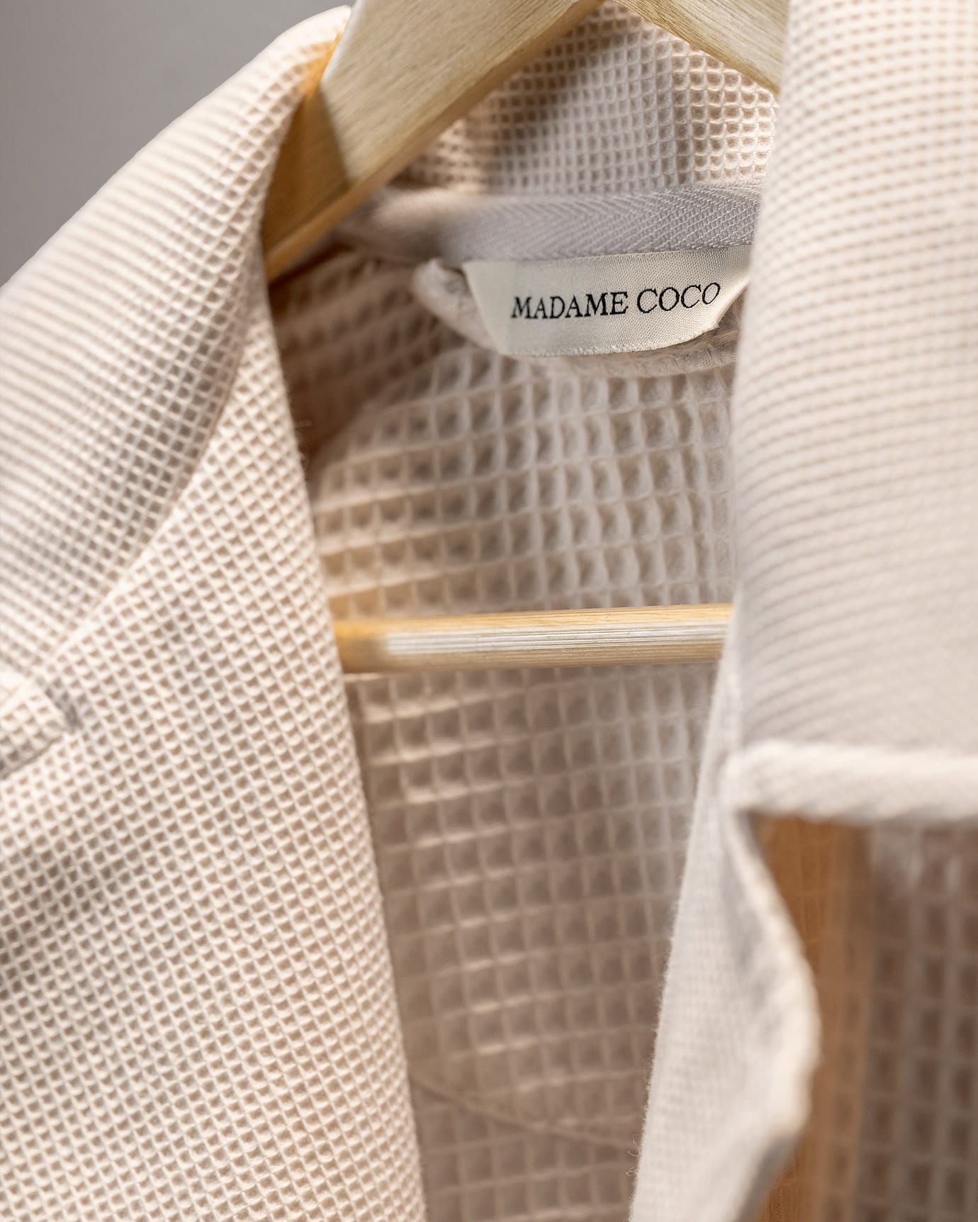 Luxurious Cotton Unisex Bathrobe - Spa-Like Comfort & Absorbency