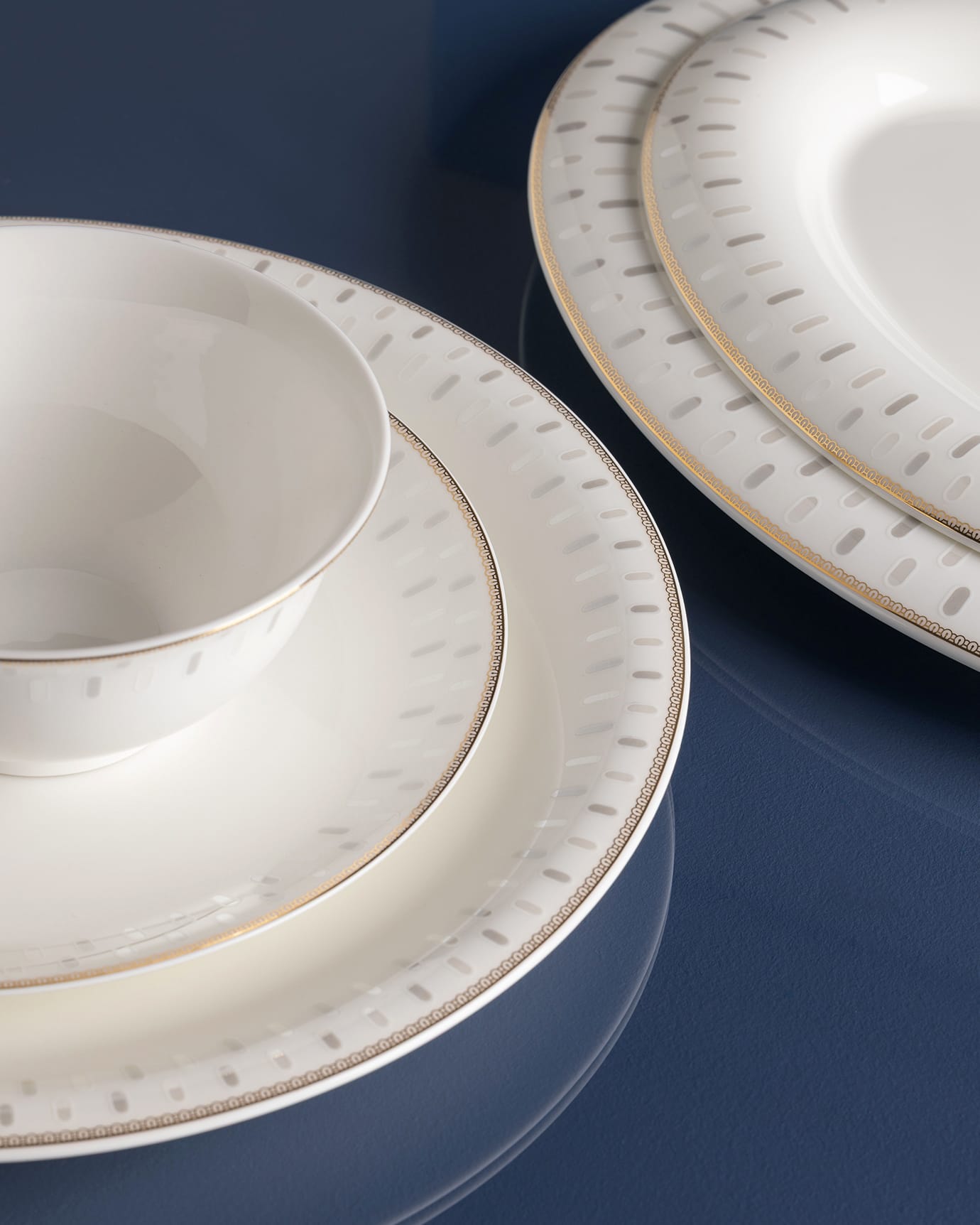 Fine Bone Porcelain 6-Person Dinnerware Set - Elegant Everyday