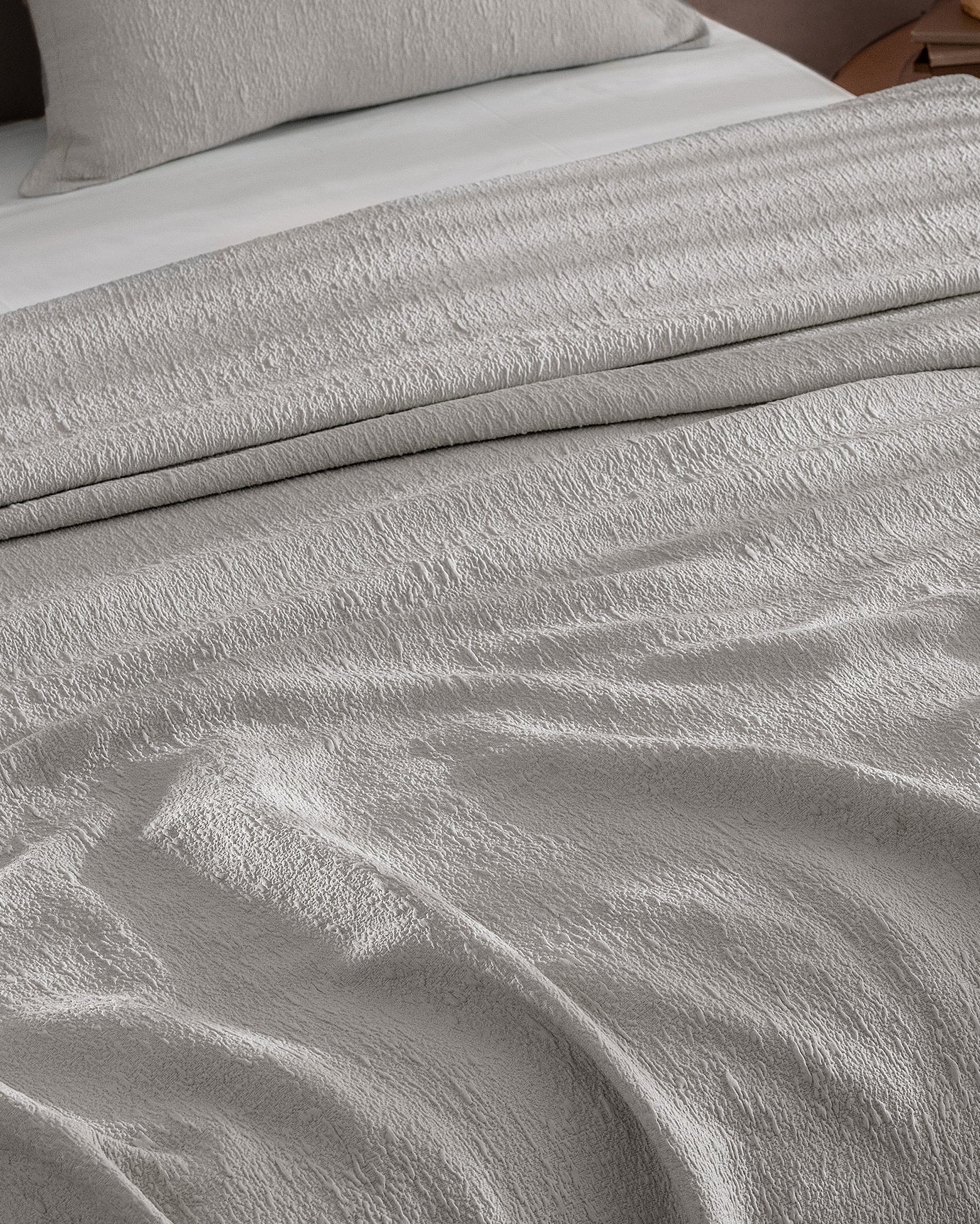 Viscose & Polyester Double Bedspread - Luxurious Softness & Style