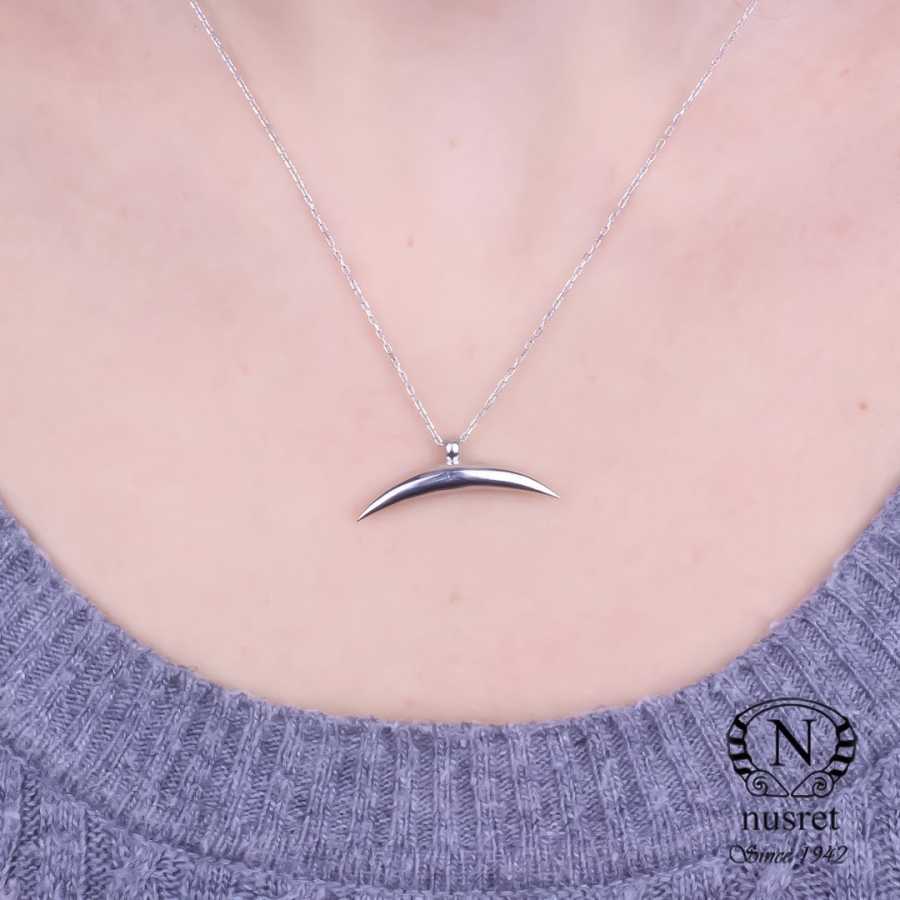 Náhrdelník s přívěskem z 925 stříbra ve tvaru půlměsíce – elegantní a minimalistický