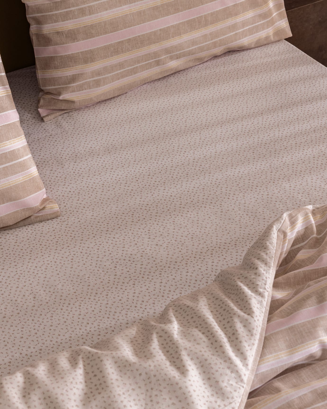 Polyester Double Bedding Set - Cozy Beige Comfort