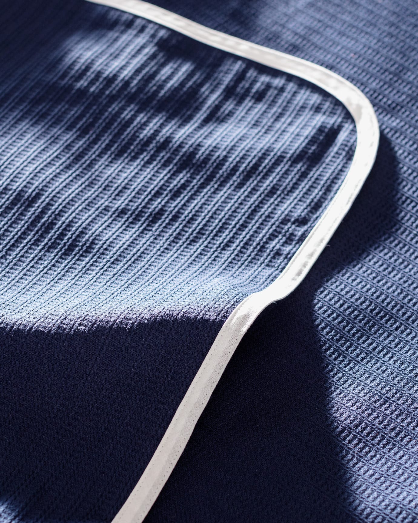 Twin Size 100% Cotton Pique Blanket, Piped Edge - Navy & White