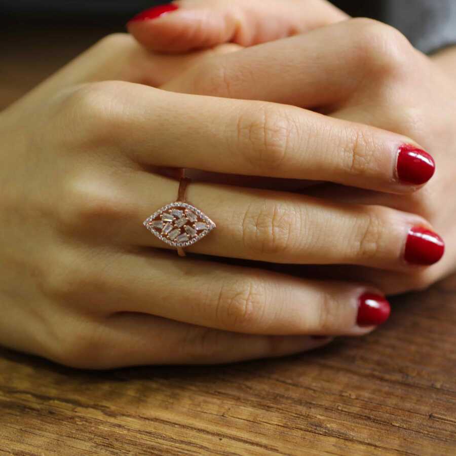 925 Sterling Silver Shuttle Model Ring with Baguette Zircon Stones