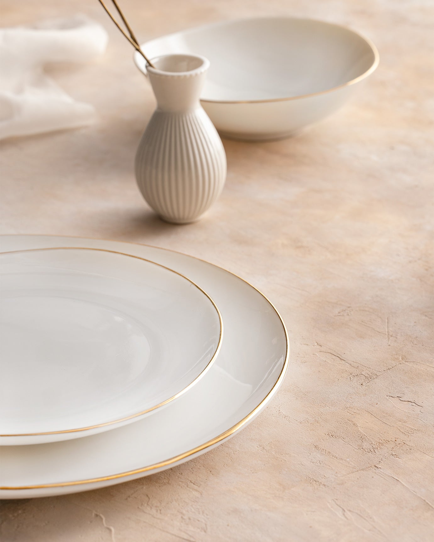 Bormio 24-Piece White and Gold Dinnerware Set for 6 People