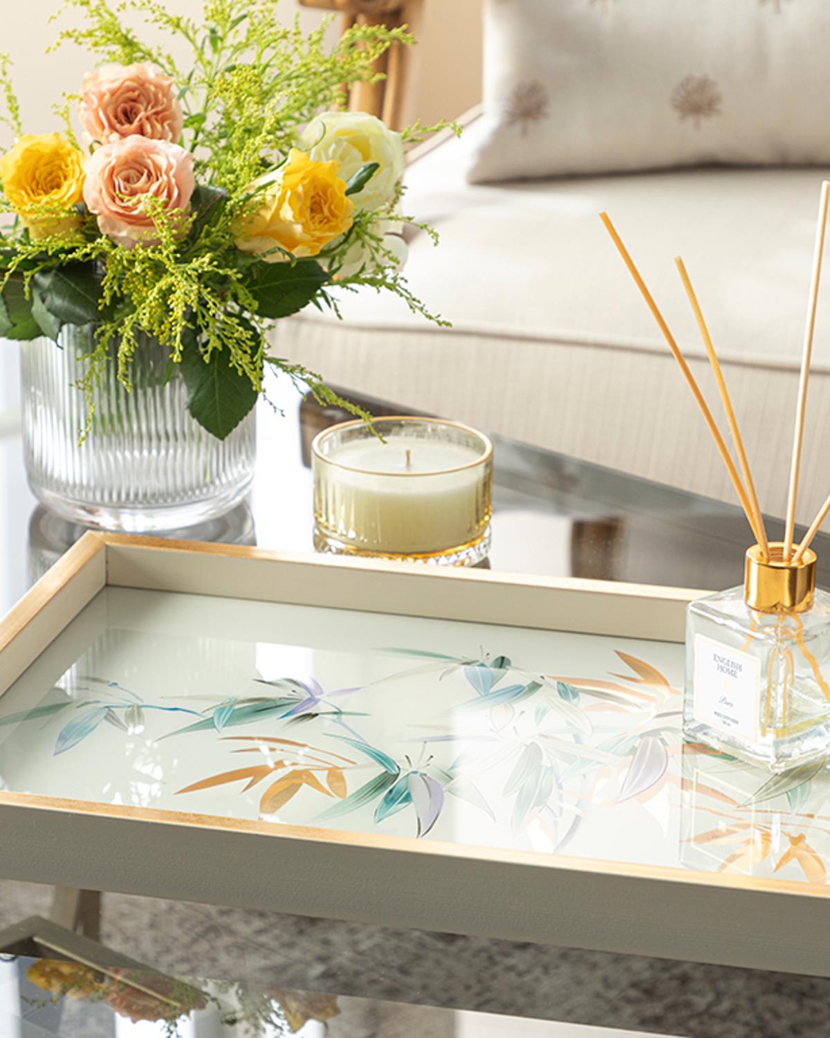 Vassoio decorativo elegante in bambù e vetro — finitura crema dorata