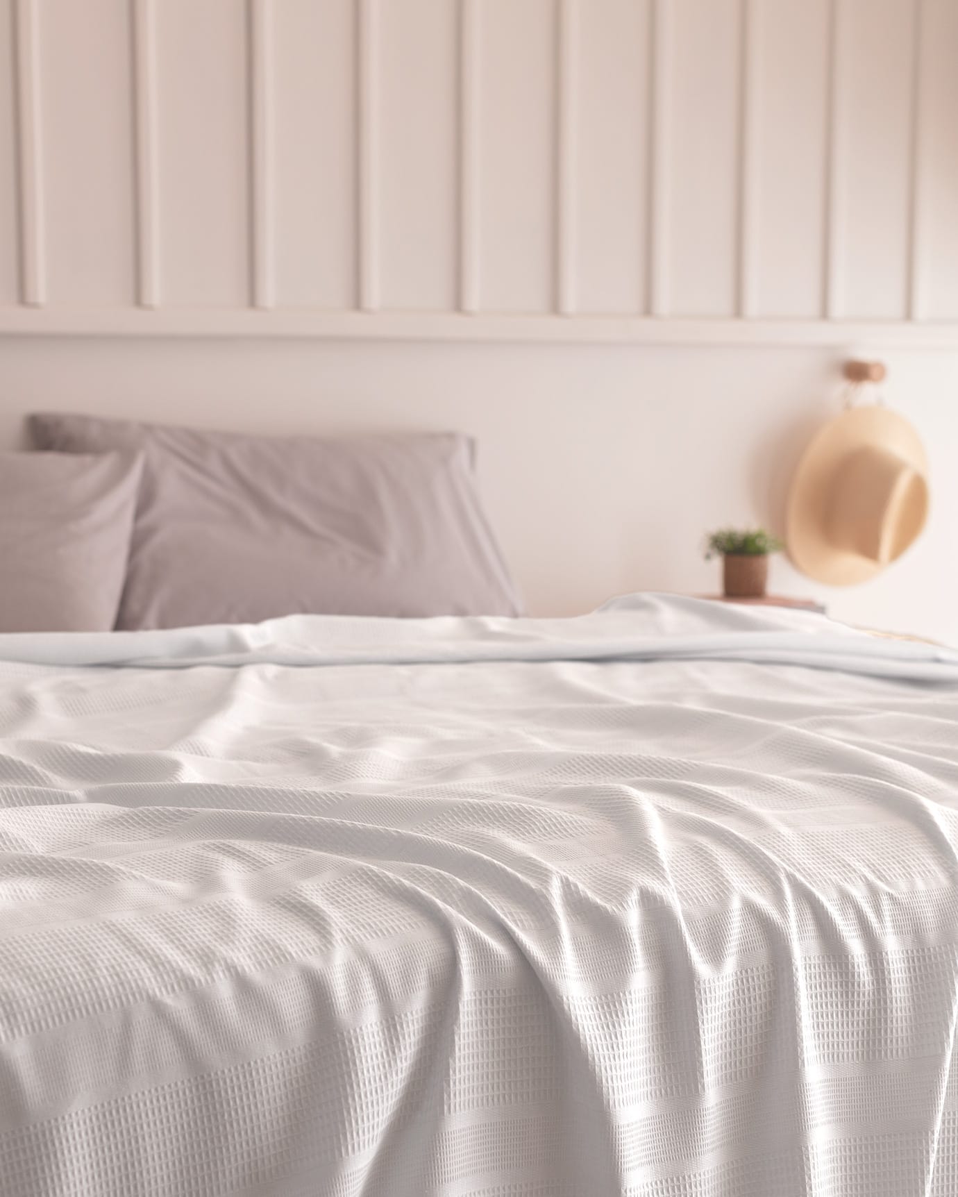 King Size 100% Cotton Pique Blanket - Soft & Breathable Lightweight Bedspread