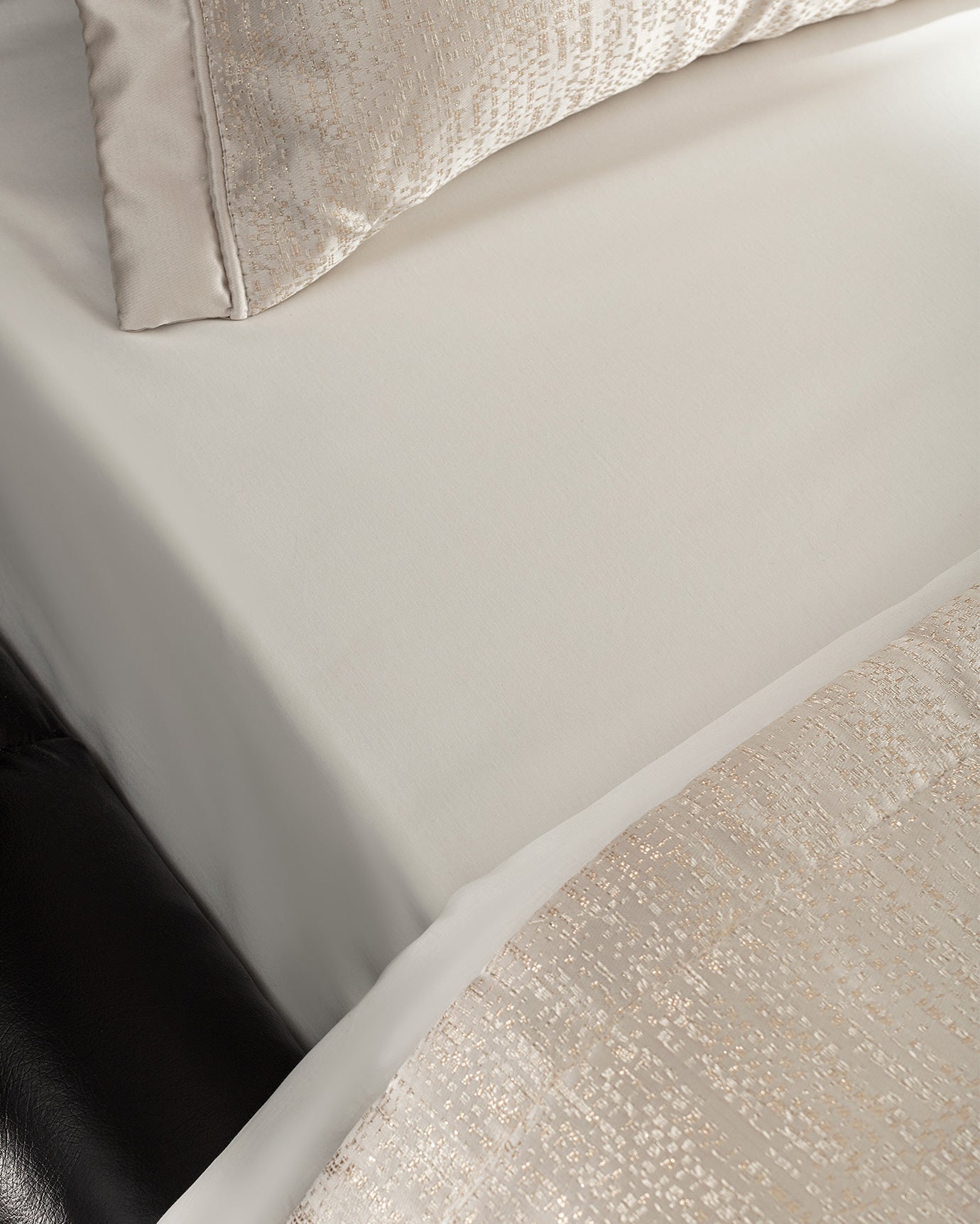Gold 8-Piece Luxury Bedding Ensemble - Queen Size