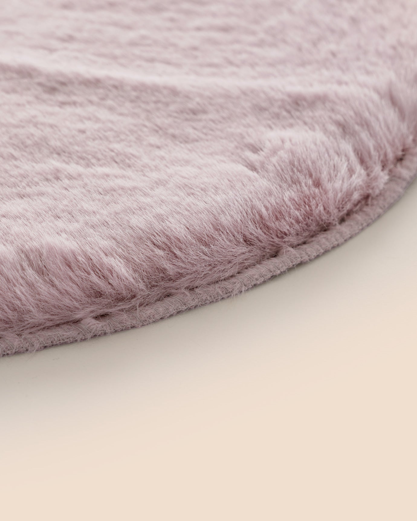 Plush Polyester Decorative Mat - Soft Faux Fur Texture