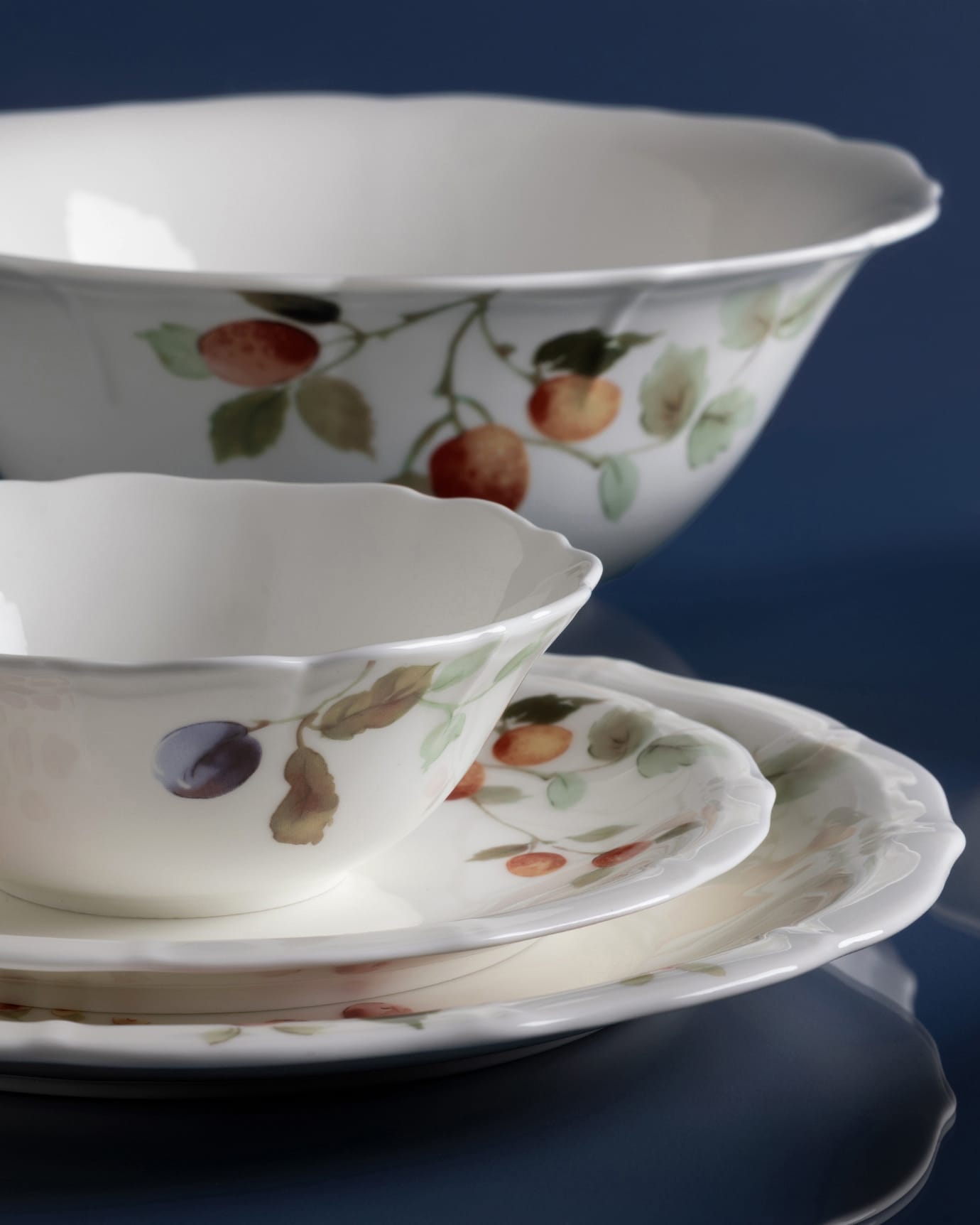 Fine Bone Porcelain 12-Person Dinner Set - Vibrant & Durable