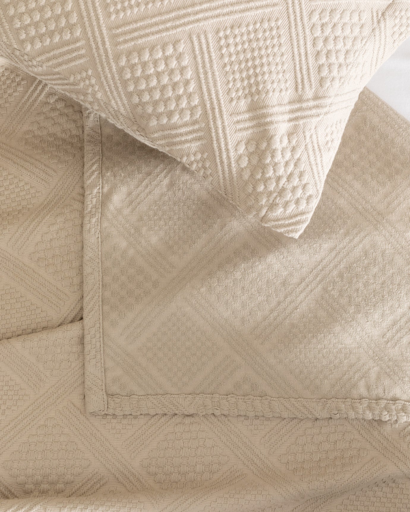 Triangle Pattern Double Bedspread