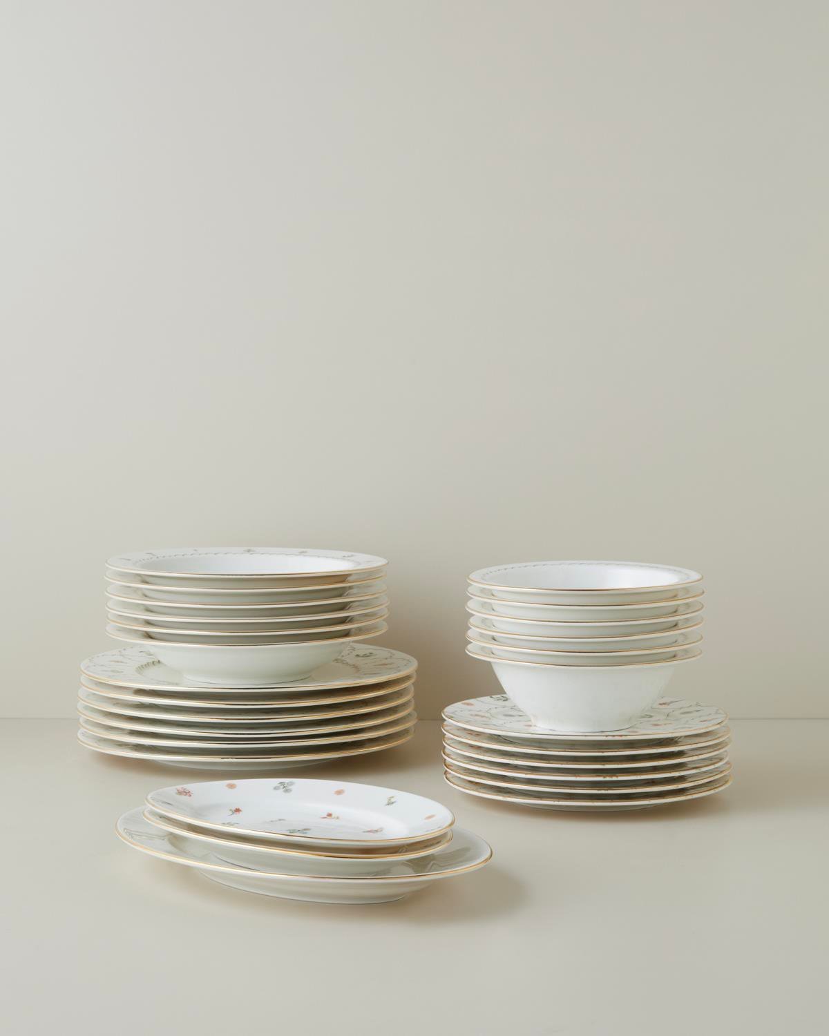 Premium Porcelain Dinnerware Set   27 Piece Gold Accent