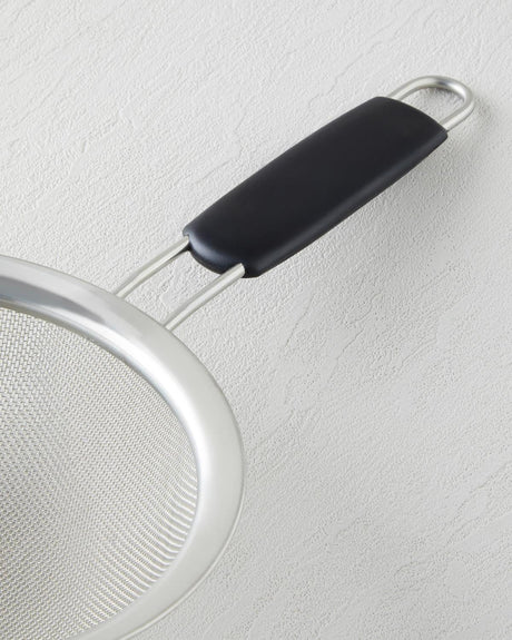 Professional Grade Stainless Steel Fine Mesh Strainer 18cm Black