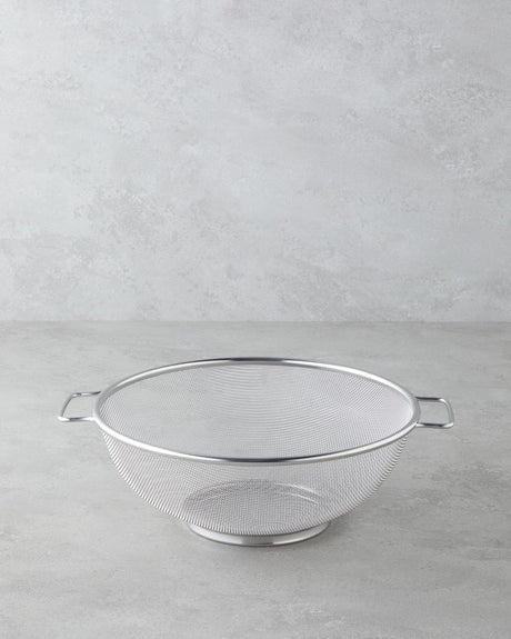Professional Grade Stainless Steel Strainer 26cm Grey