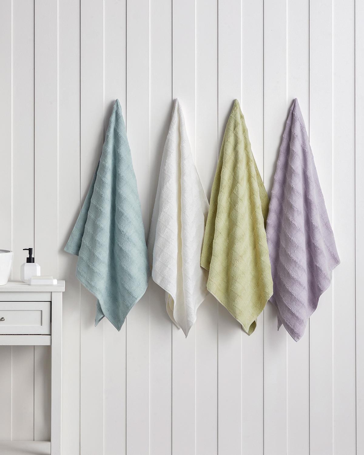 Professional Grade Bubble Weave Cotton Bath Towel   Light Green