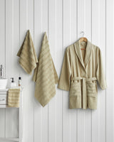 Professional Grade Bubble Weave Cotton Bath Towel   Light Green