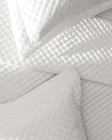 Soft Velvet Twin Bedspread - Elegant Quilted Bed Cover