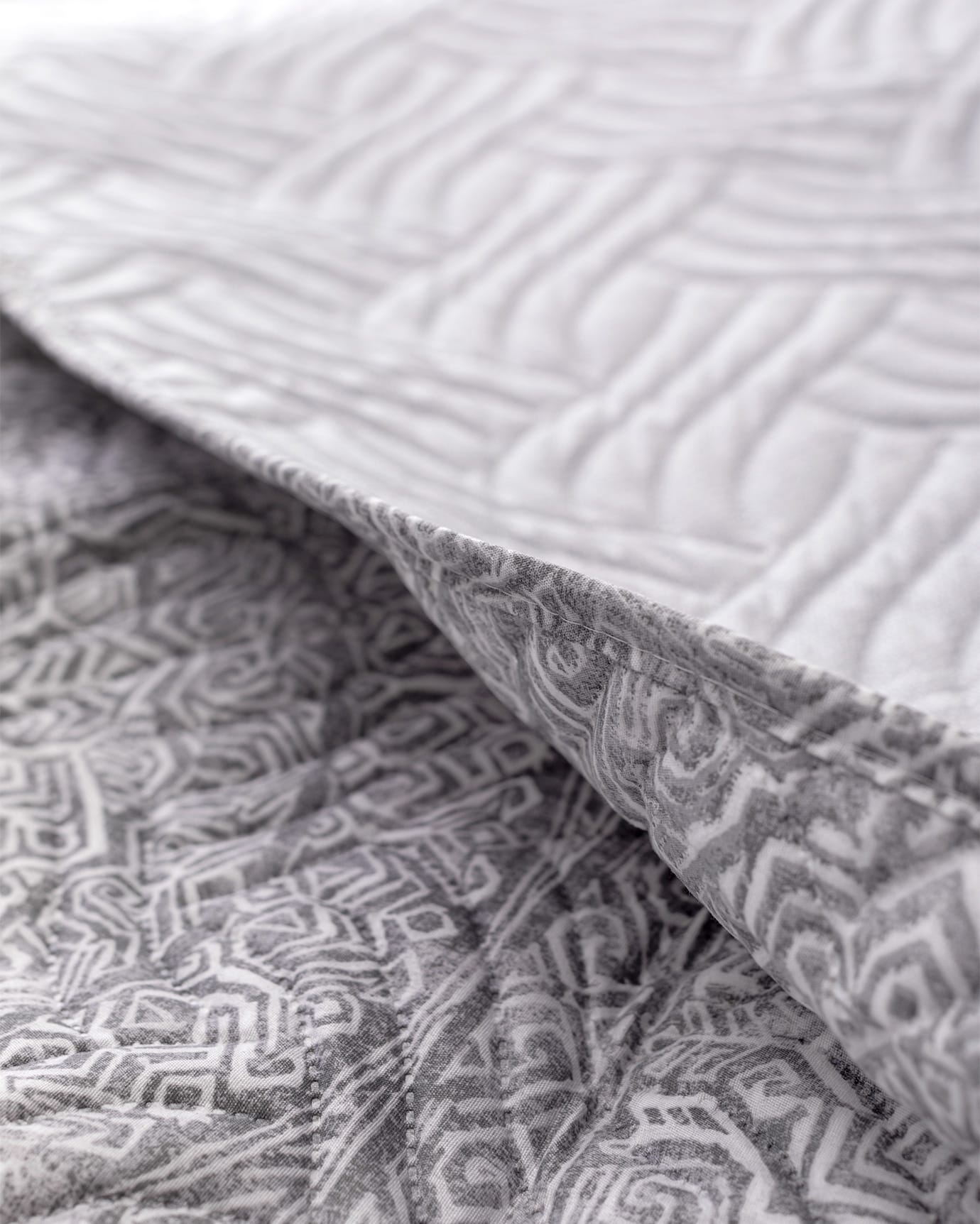 Fanya Printed Double Bedspread - Soft Decorative Bed Cover