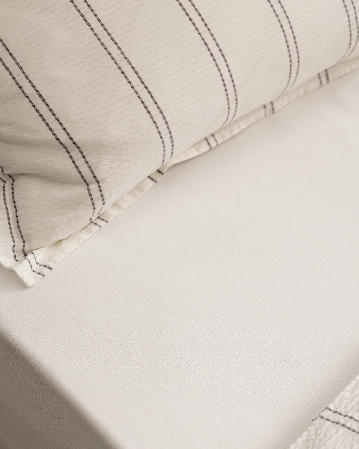 King Size 100% Cotton Washed Crinkle Striped Duvet Cover Set - White & Anthracite