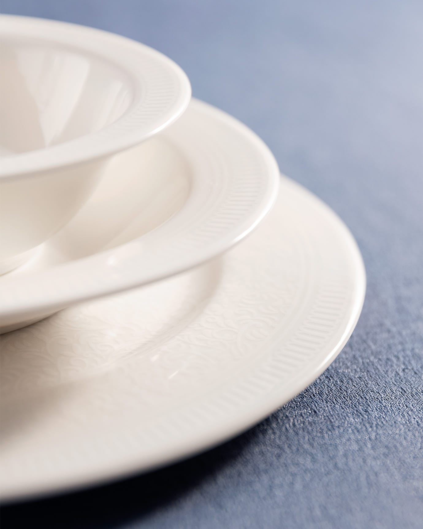 New Bone China 24-Piece Dinner Set - Claire Collection