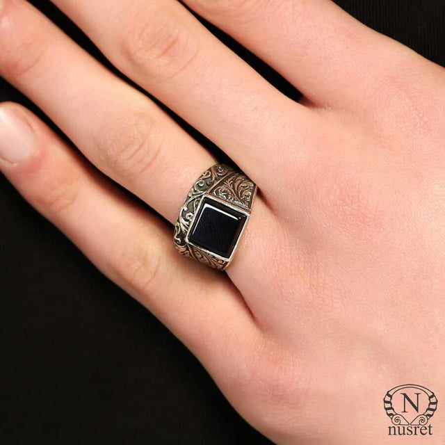 925 Sterling Silver Men's Ring with Square Onyx & Vine Pattern