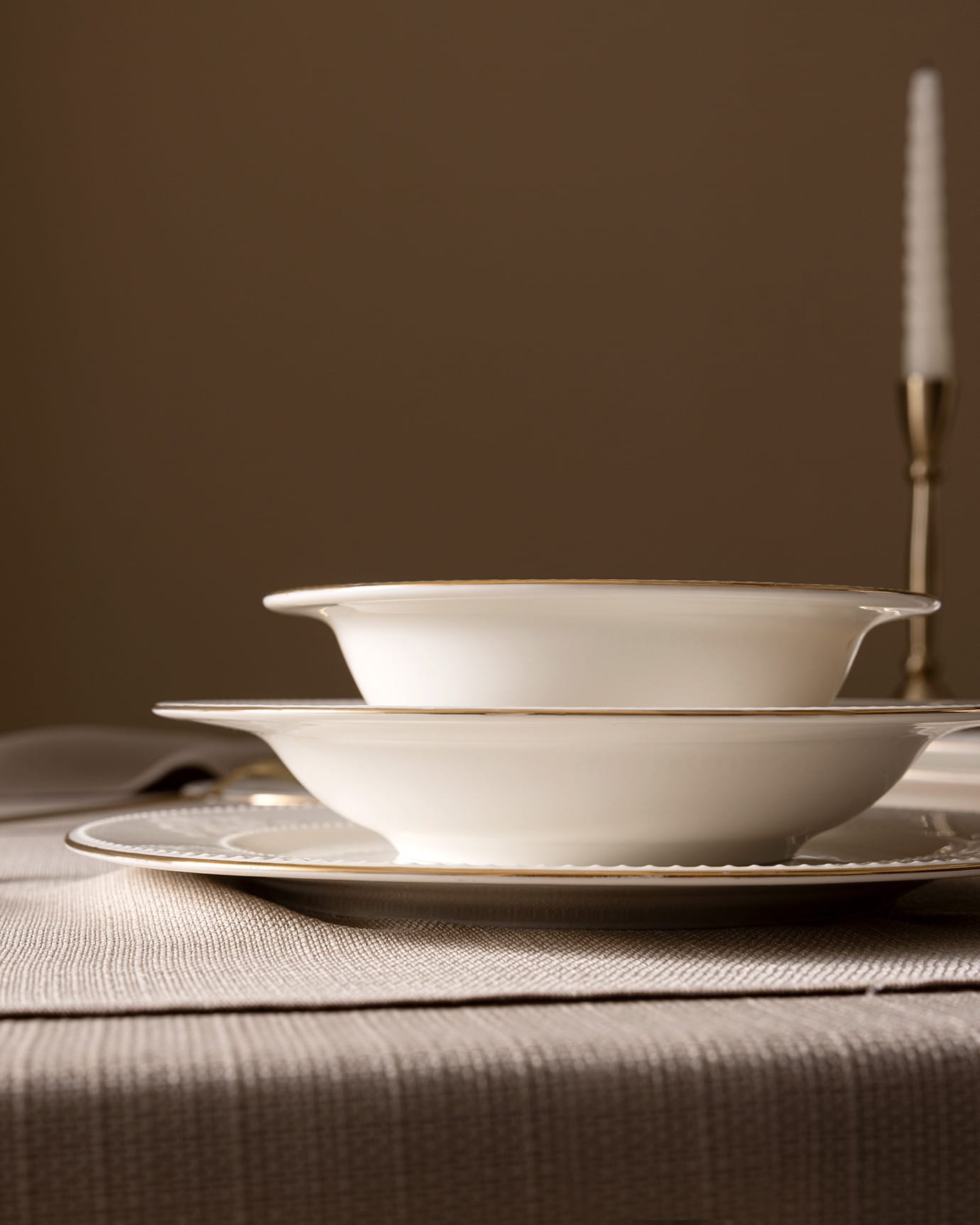 New Bone China 6-Person Dinnerware Set - Elegant White & Gold