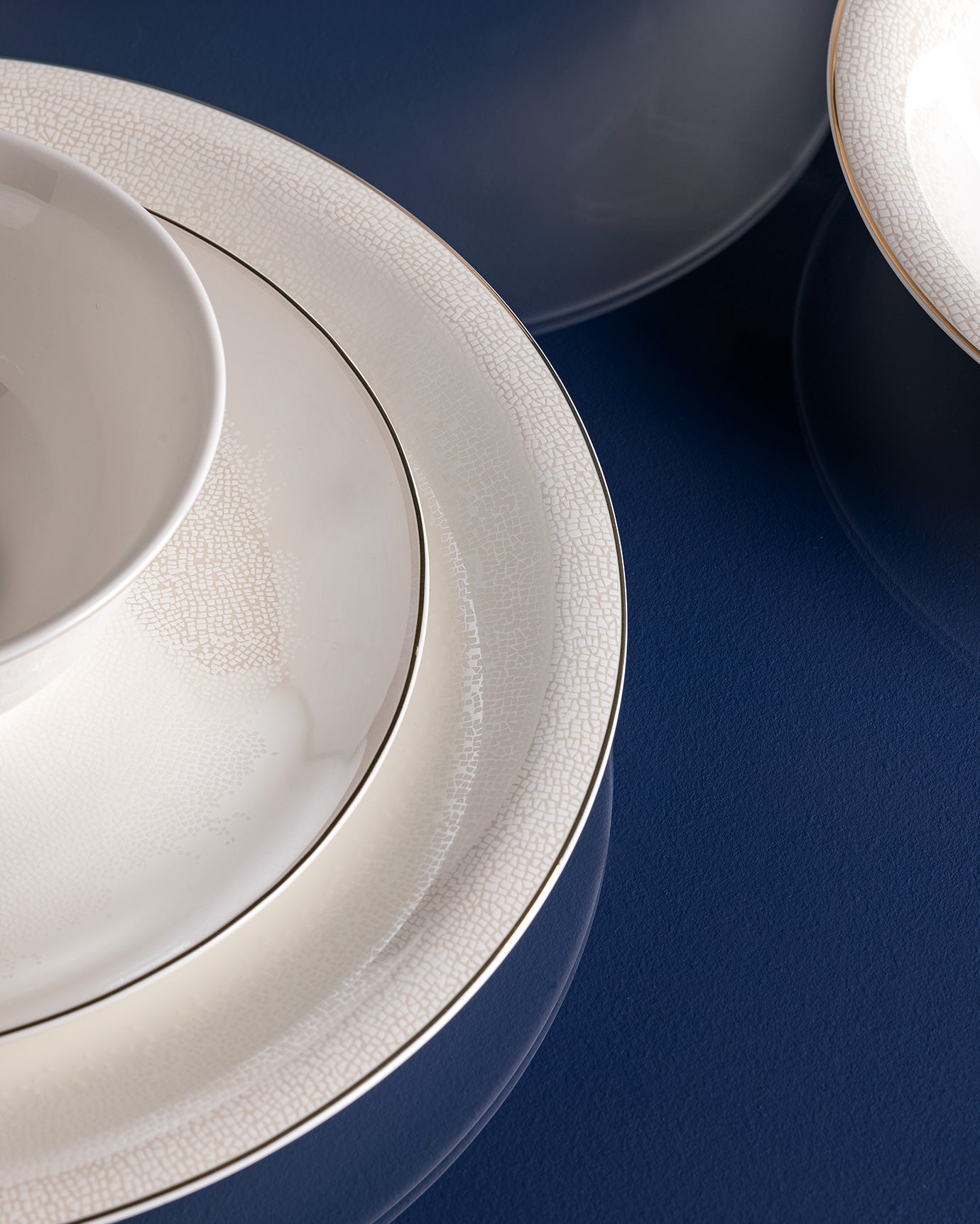Fine Bone Porcelain 6-Person Dinner Set - Linda Collection