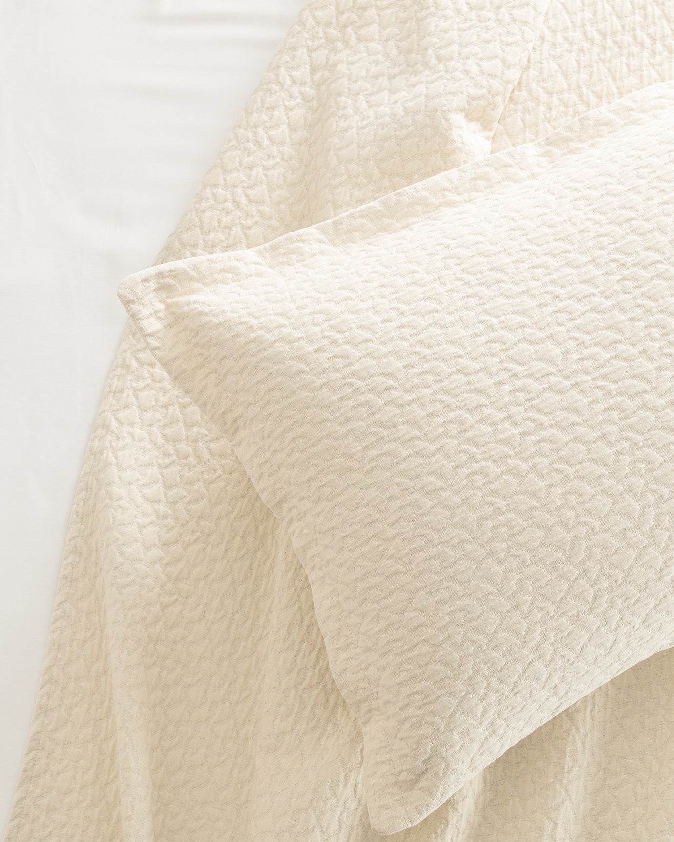 Full Queen Size Elegant Bedspread Set