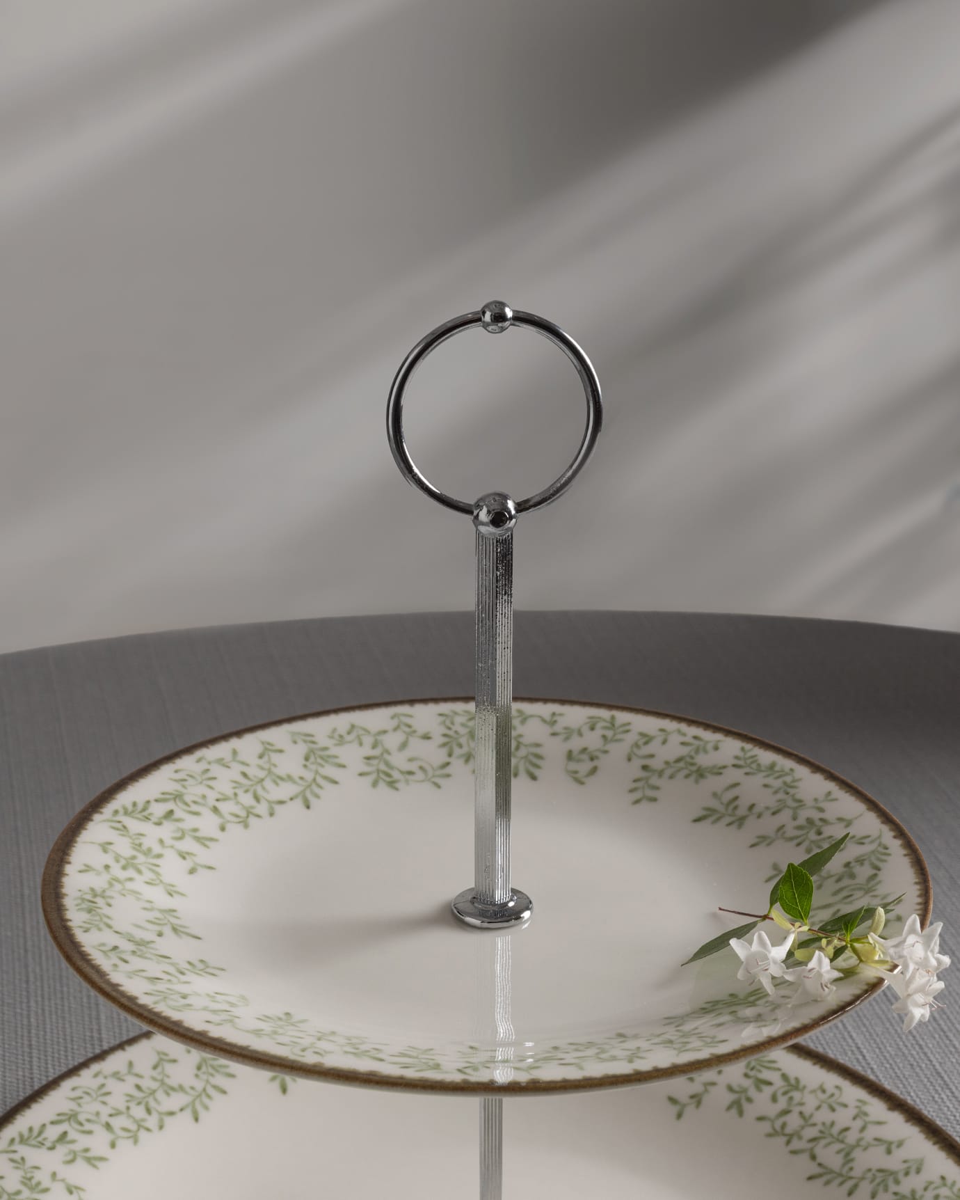 New Bone Porcelain 7-Piece Dessert Set - Elegant Tiered Serving Stand