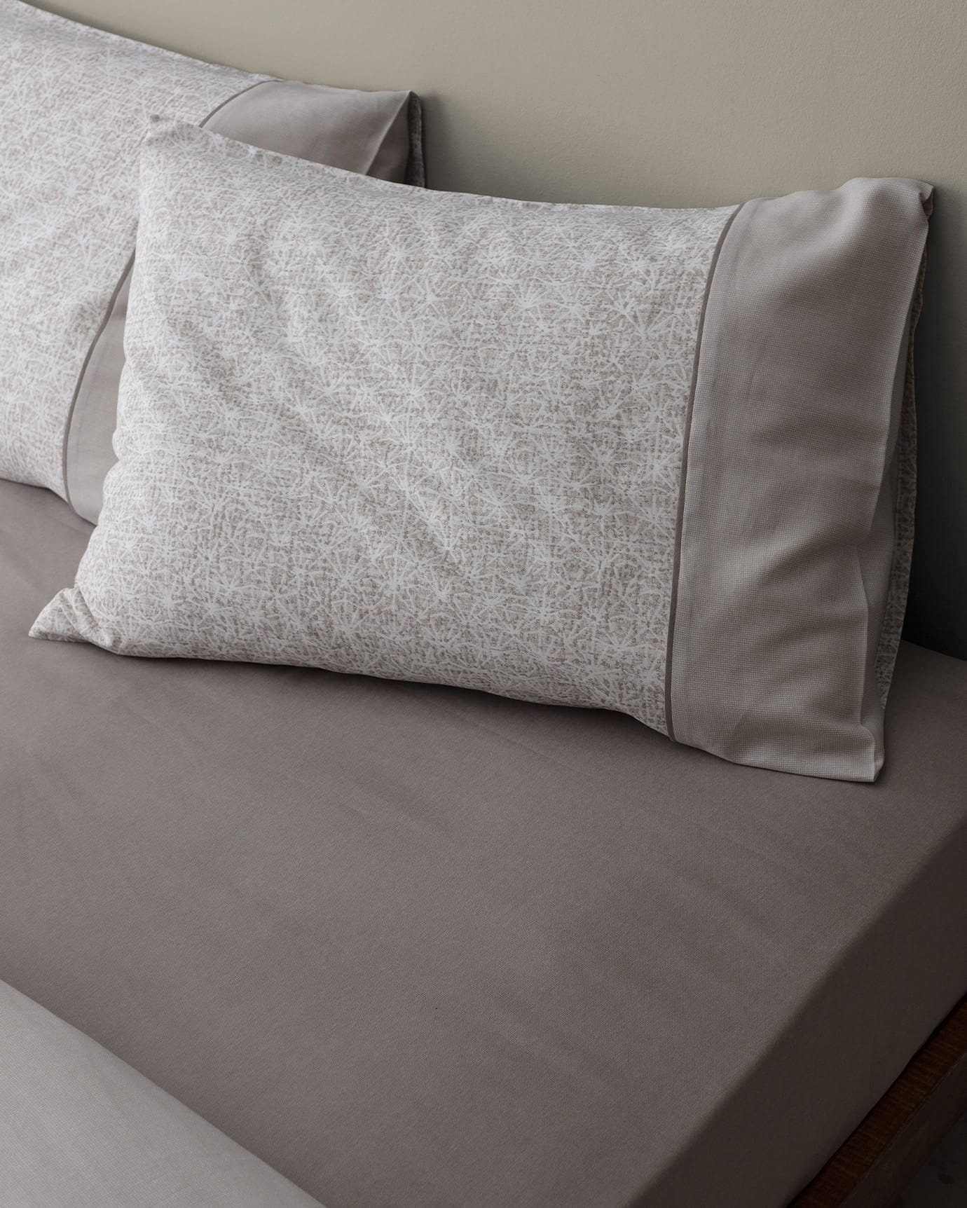 100% Cotton King Size Duvet Cover Set - Astrid Crepe Print Design