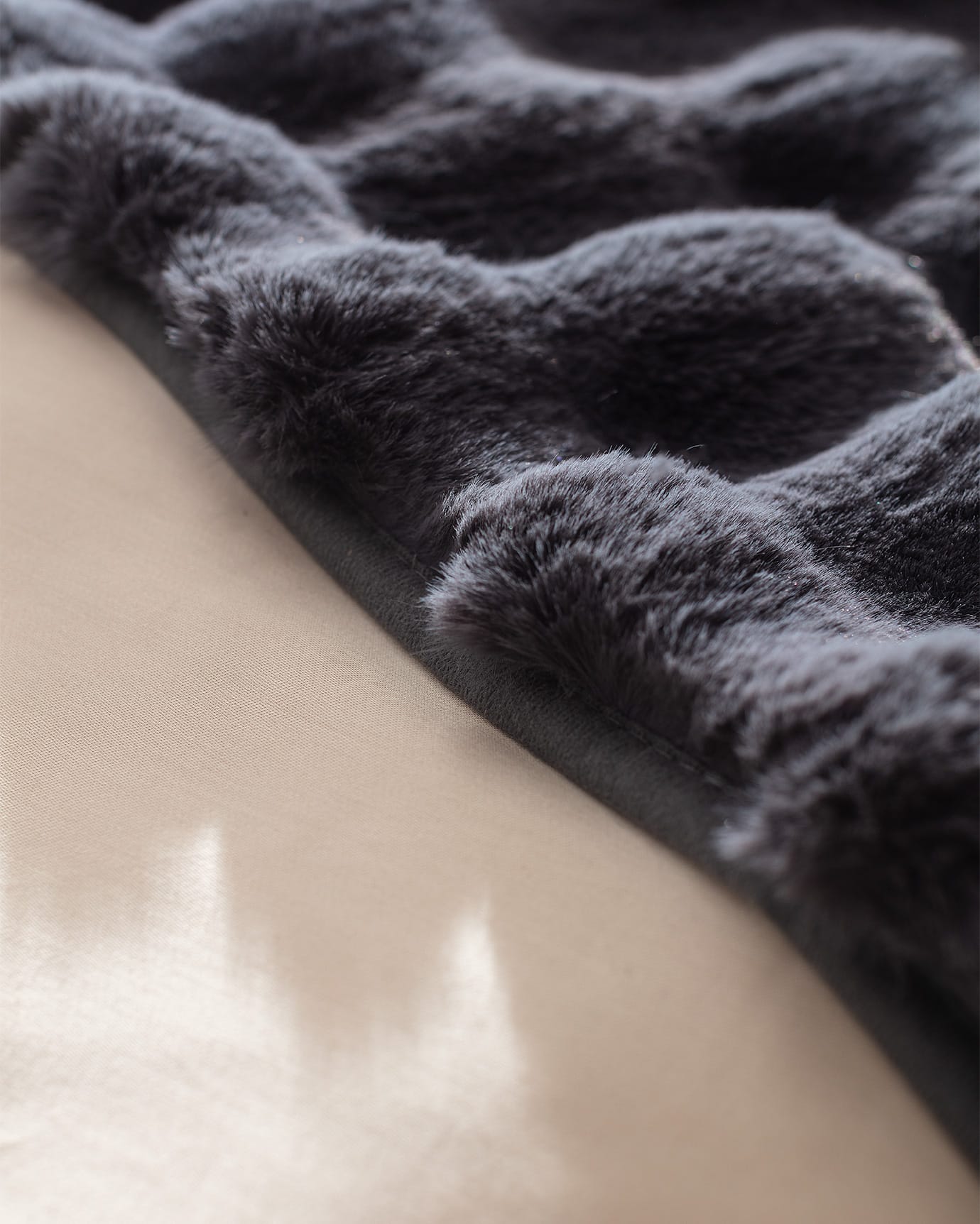 Modern Anthracite Polyester Bed Runner