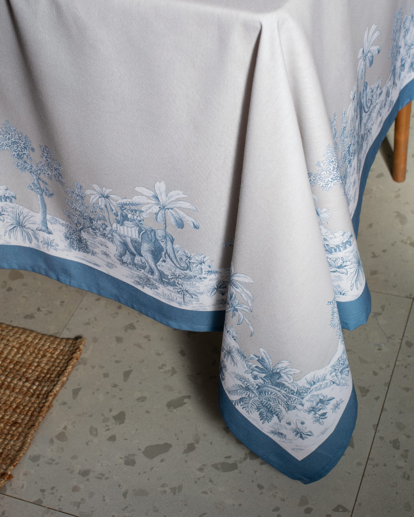 Premium Cotton Blend Tablecloth - Elegant & Durable Design